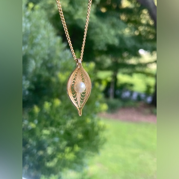 Vintage Sarah Coventry Necklace Delicate Gold Tone Filigree with Faux Pearl - Picture 5 of 6